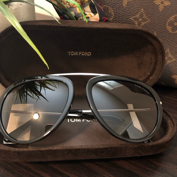 Tom Ford Accessories - 💥SALE💥Authentic Tom Ford Women Sunglasses